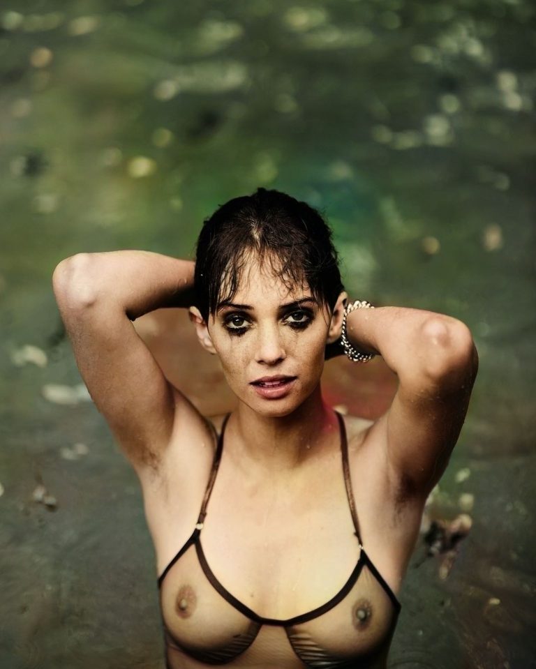 Maya Hawke seethrou (3 pics)