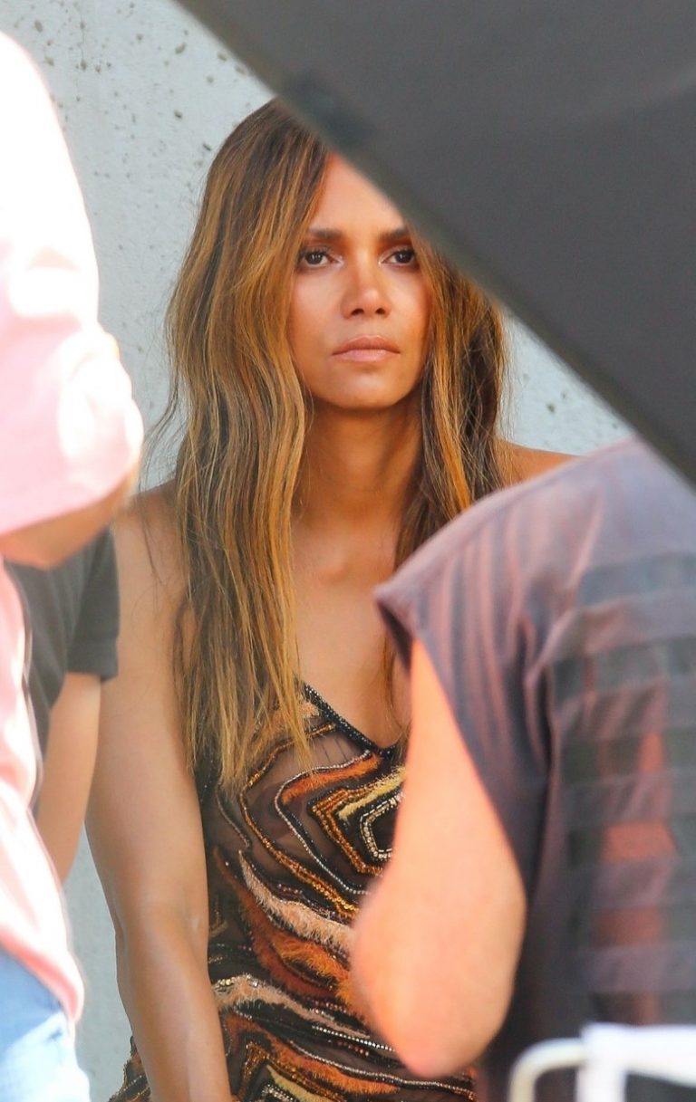 Halle Berry nude and seethrough (37 pics + 3 vids)
