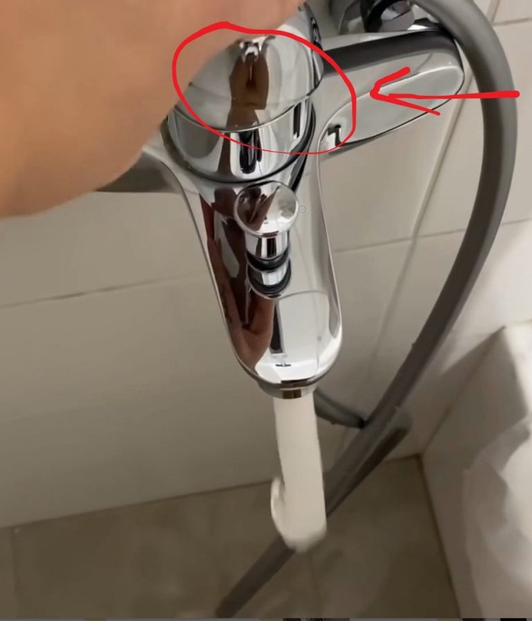 Greek youtuber accidental nude (video)
