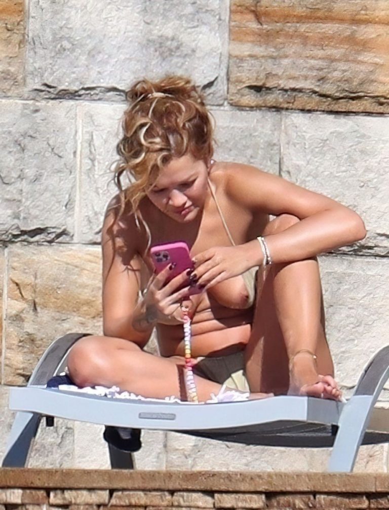 Rita Ora new boobslip (20 pics)