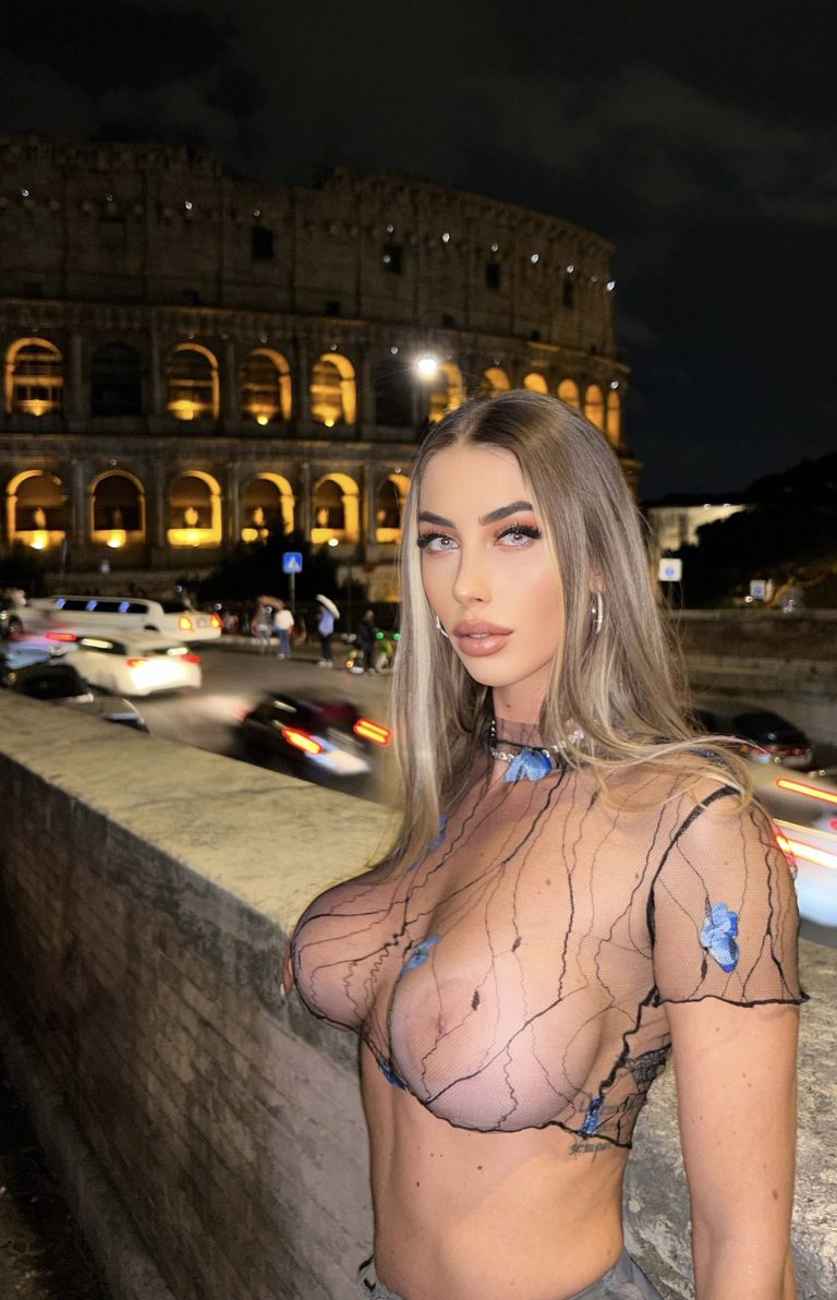 Italian instagram star in premium nudes (190 pics – 22 videos)